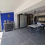 Villa Superbe Contemporaine Vue Dans Avec Piscine Et Tennis *