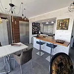 Superbe Contemporaine Vue Dans Avec Piscine Et Tennis Villa *