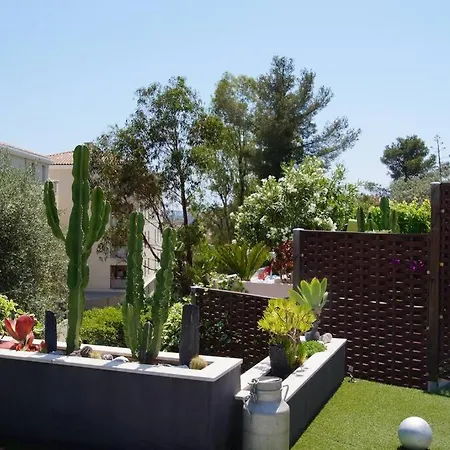 Superbe Contemporaine Vue Dans Avec Piscine Et Tennis * Hyères