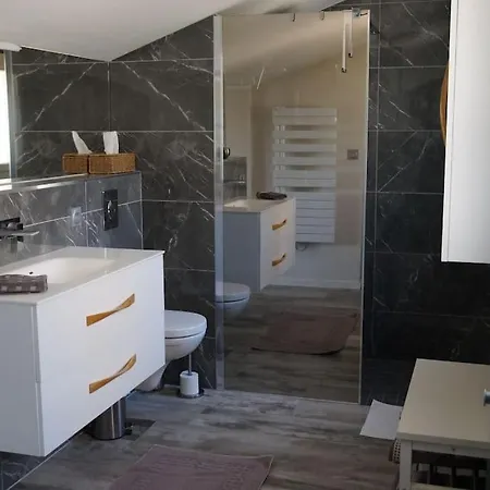 Superbe Contemporaine Vue Dans Avec Piscine Et Tennis * Hyères