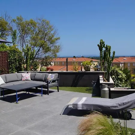 Vila Superbe Contemporaine Vue Dans Avec Piscine Et Tennis *