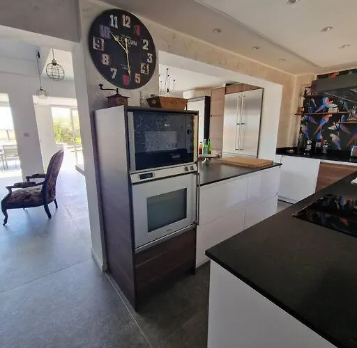 Superbe Contemporaine Vue Dans Résidence Avec Piscine Et Tennis *