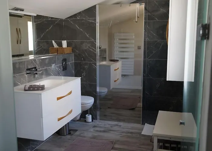 Superbe Contemporaine Vue Dans Résidence Avec Piscine Et Tennis * Hyères