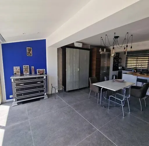 Villa Superbe Contemporaine Vue Dans Résidence Avec Piscine Et Tennis *