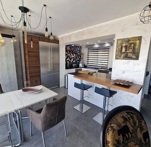 Superbe Contemporaine Vue Dans Résidence Avec Piscine Et Tennis Villa *