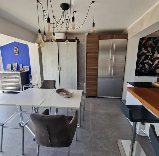 Superbe Contemporaine Vue Dans Résidence Avec Piscine Et Tennis Villa Hyères