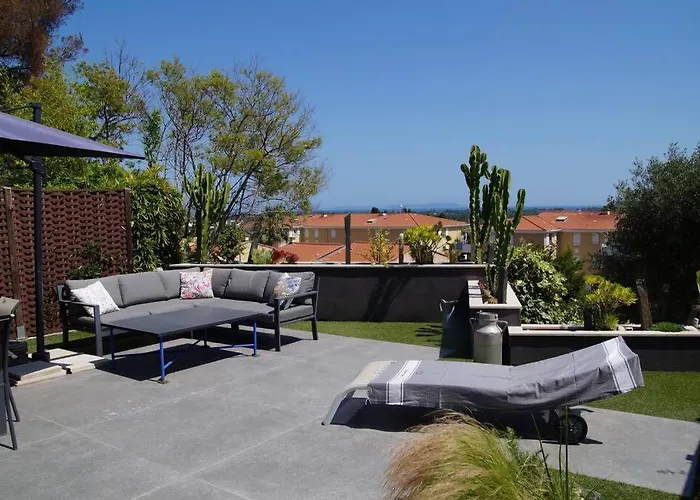 Villa Superbe Contemporaine Vue Dans Résidence Avec Piscine Et Tennis *