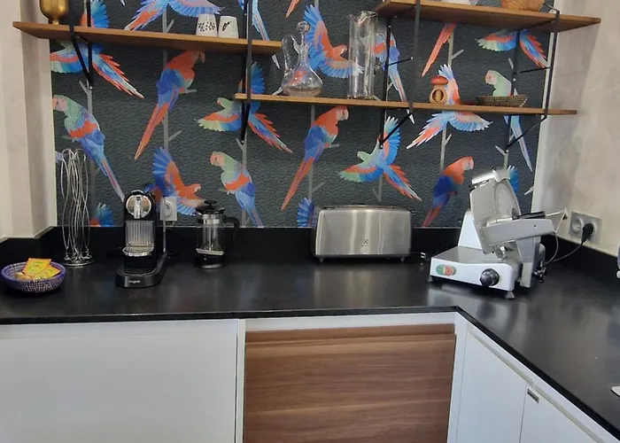 Superbe Contemporaine Vue Dans Résidence Avec Piscine Et Tennis