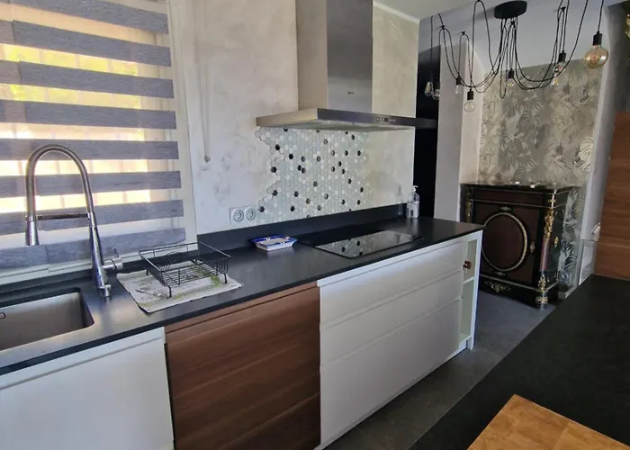 Superbe Contemporaine Vue Dans Résidence Avec Piscine Et Tennis *