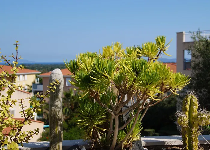 Superbe Contemporaine Vue Dans Résidence Avec Piscine Et Tennis *